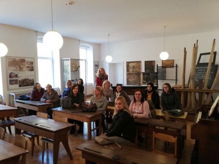 Ko se učenje slovenskega jezika prestavi iz učilnice v muzej